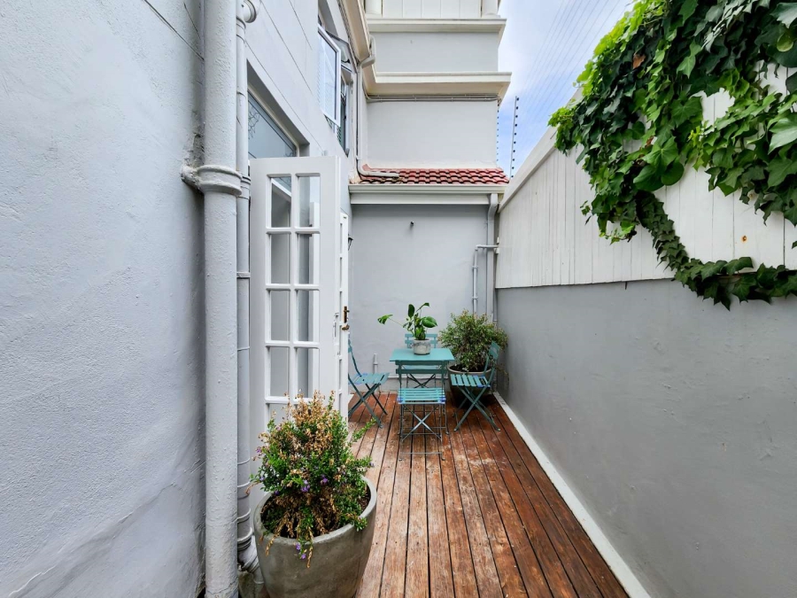 2 Bedroom Property for Sale in Green Point Western Cape